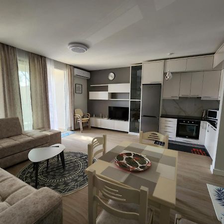 Lovely 1-Bedroom Apartment At San Pietro Beach Front Resort Plazhi San Pietro Екстер'єр фото